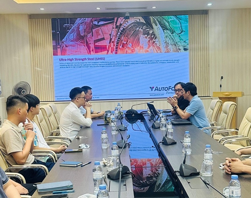 Tiếp đón và làm việc với đại diện AutoForm Asia Pacific Limited: Hợp tác và thúc đẩy ứng dụng phần mềm AutoForm trong đào tạo và nghiên cứu.