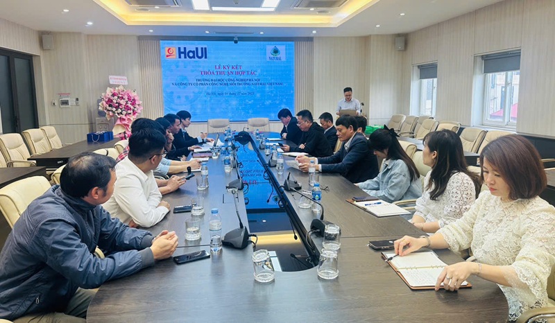 Trường Đại học Công nghiệp Hà Nội (Viện Công nghệ - HaUI) tiếp tục mở rộng mạng lưới đối tác chiến lược, ký kết MOU với Công ty Cổ phân Công nghệ Môi trường NATURAL Việt Nam, triển khai các giải pháp Công nghệ Môi trường.