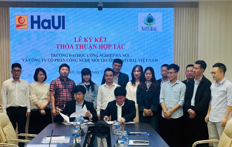 Trường Đại học Công nghiệp Hà Nội (Viện Công nghệ - HaUI) tiếp tục mở rộng mạng lưới đối tác chiến lược, ký kết MOU với Công ty Cổ phân Công nghệ Môi trường NATURAL Việt Nam, triển khai các giải pháp Công nghệ Môi trường.