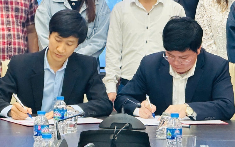 Trường Đại học Công nghiệp Hà Nội (Viện Công nghệ - HaUI) tiếp tục mở rộng mạng lưới đối tác chiến lược, ký kết MOU với Công ty Cổ phân Công nghệ Môi trường NATURAL Việt Nam, triển khai các giải pháp Công nghệ Môi trường.