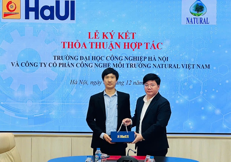 Trường Đại học Công nghiệp Hà Nội (Viện Công nghệ - HaUI) tiếp tục mở rộng mạng lưới đối tác chiến lược, ký kết MOU với Công ty Cổ phân Công nghệ Môi trường NATURAL Việt Nam, triển khai các giải pháp Công nghệ Môi trường.