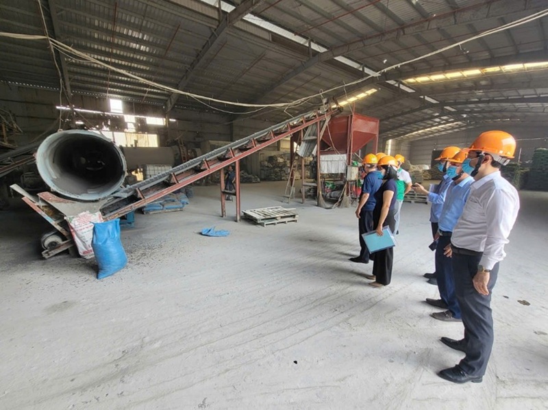 Nghiên cứu xây dựng quy trình sản xuất phân bón hữu cơ vi sinh từ nguồn rác thải sinh hoạt.