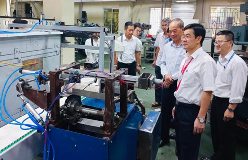 HaUI nghiệm thu đề tài cấp Thành phố Hà Nội về chế tạo thiết bị tạo hình và tách khuôn gốm sứ tự động