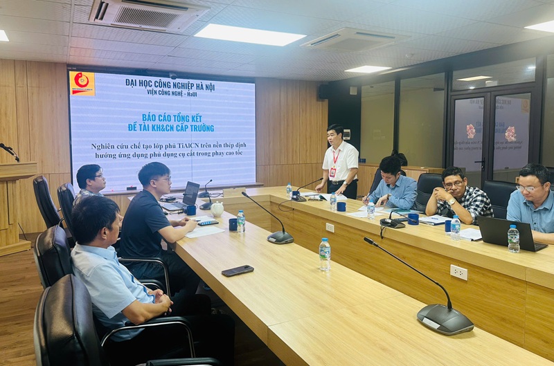 Nghiệm thu đề tài khoa học và công nghệ cấp Đại học: Bước tiến trong nghiên cứu chế tạo lớp phủ dụng cụ cắt dùng cho phay cao tốc