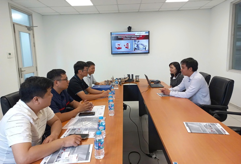 Đoàn công tác Đại học Công nghiệp Hà Nội khảo sát công nghệ dập tấm và năng lực thiết kế, chế tạo khuôn dập tại các doanh nghiệp phía Nam