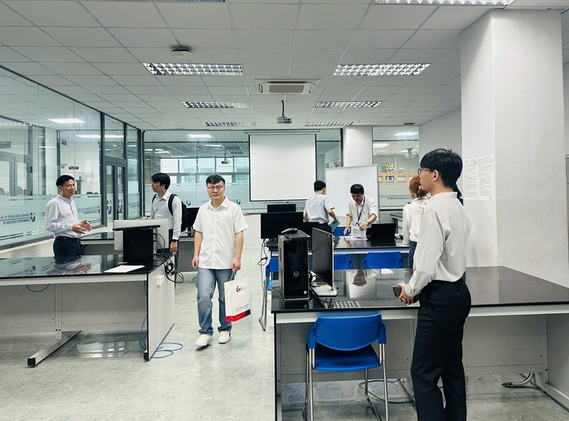 Hoàn thành chương trình khảo sát thực tế phục vụ nghiên cứu nhiệm vụ KH&CN về đổi mới sáng tạo tại một số cơ sở đào tạo thuộc Bộ Công Thương khu vực phía Nam