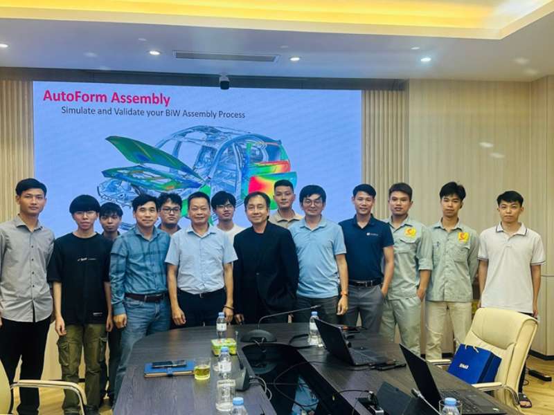 Tiếp đón và làm việc với đại diện AutoForm Asia Pacific Limited: Hợp tác và thúc đẩy ứng dụng phần mềm AutoForm trong đào tạo và nghiên cứu.
