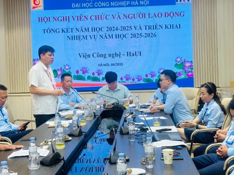 Viện Công nghệ - HaUI tổ chức Hội nghị viên chức, người lao động năm học 2024 – 2025