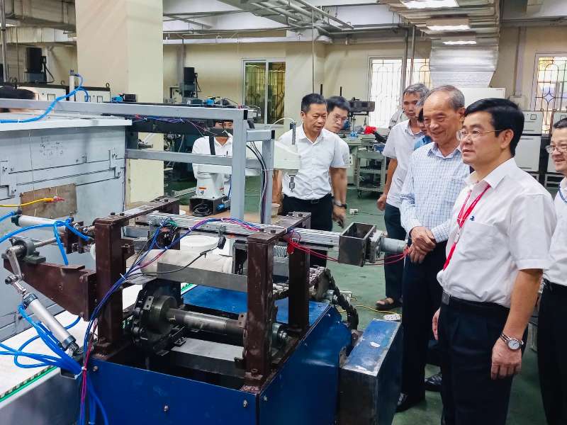 HaUI nghiệm thu đề tài cấp Thành phố Hà Nội về chế tạo thiết bị tạo hình và tách khuôn gốm sứ tự động